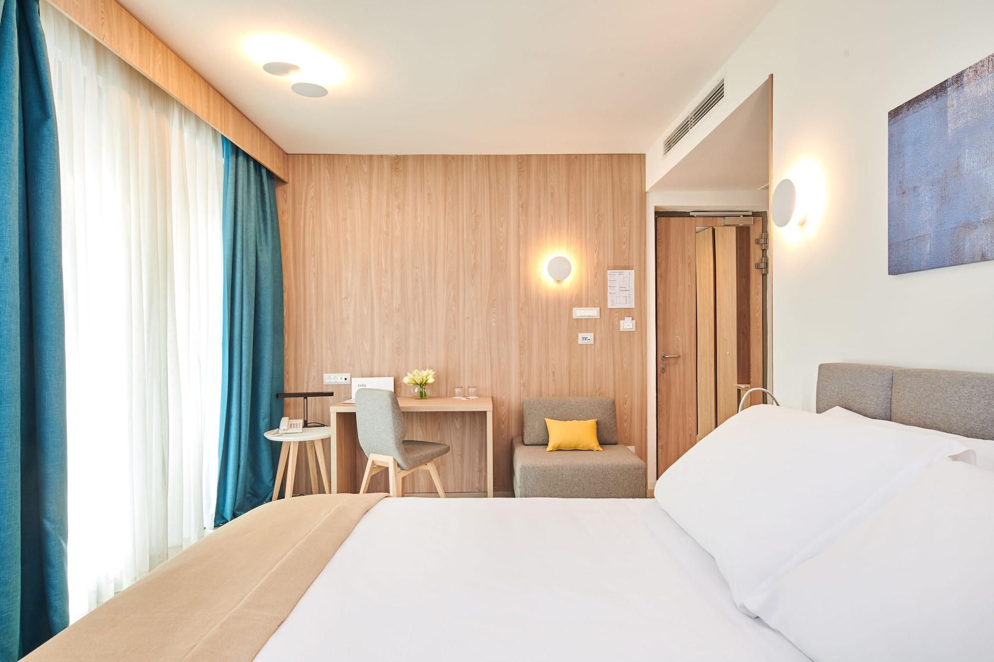 Garden Plava Laguna Hotel 4*